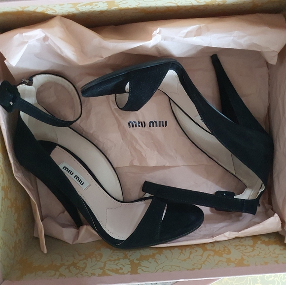 Heels - Picture 6 of 9